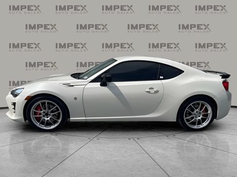 Used 2017 Toyota 86 860 Special Edition RWD image 2