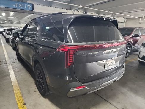 Certified 2025 Kia Carnival SX Prestige FWD image 4