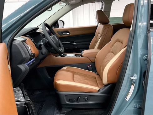 New 2026 Nissan Pathfinder Platinum AWD/4WD image 10