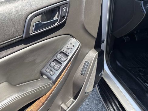 Used 2015 Chevrolet Suburban LT RWD image 7