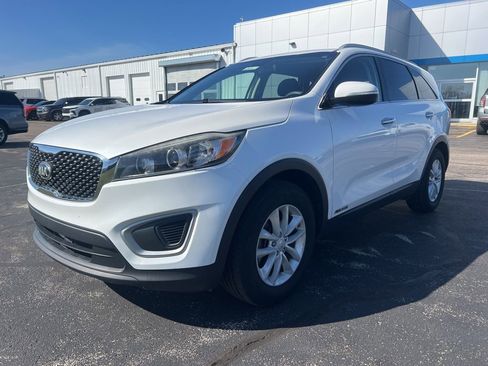 Used 2018 Kia Sorento LX image 2