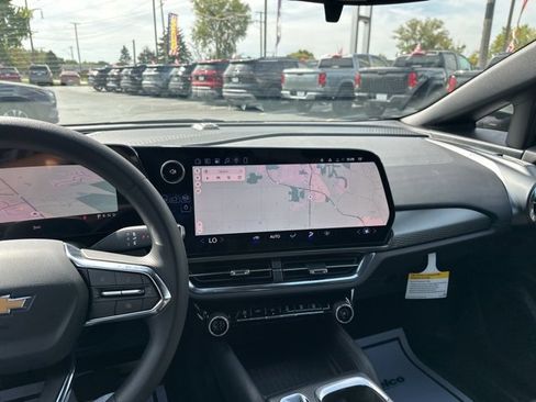 New 2026 Chevrolet Equinox EV LT image 39