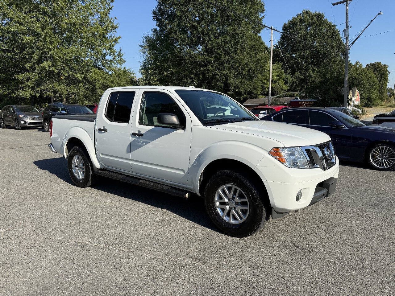 Used 2015 Nissan Frontier SV AWD/4WD image 4