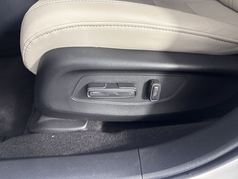 Certified 2024 Honda HR-V EX-L image 16