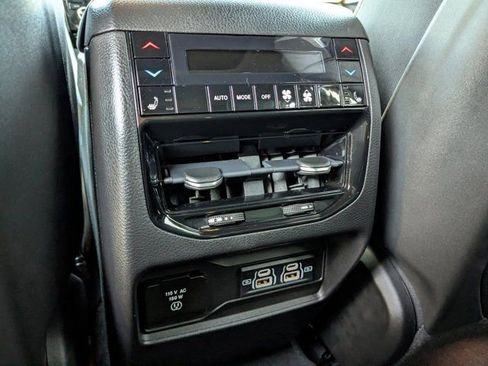 Used 2022 Jeep Grand Cherokee Summit w/ Luxury Tech Group V image 15