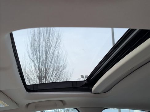 Used 2019 Honda Insight Touring image 18