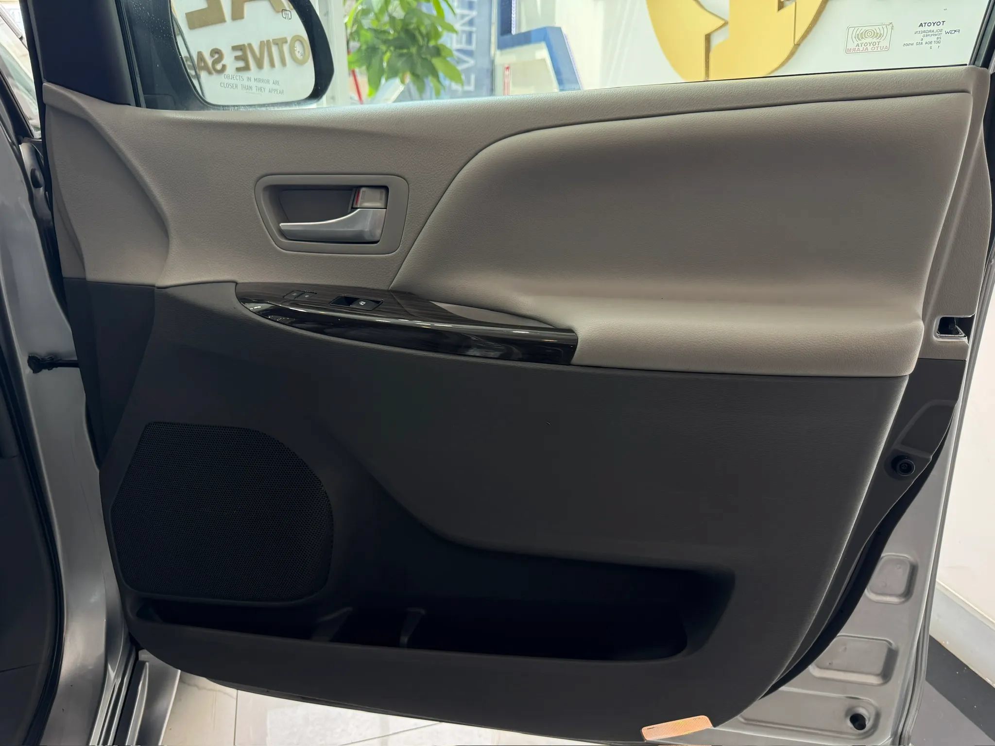 Used 2016 Toyota Sienna XLE FWD image 31