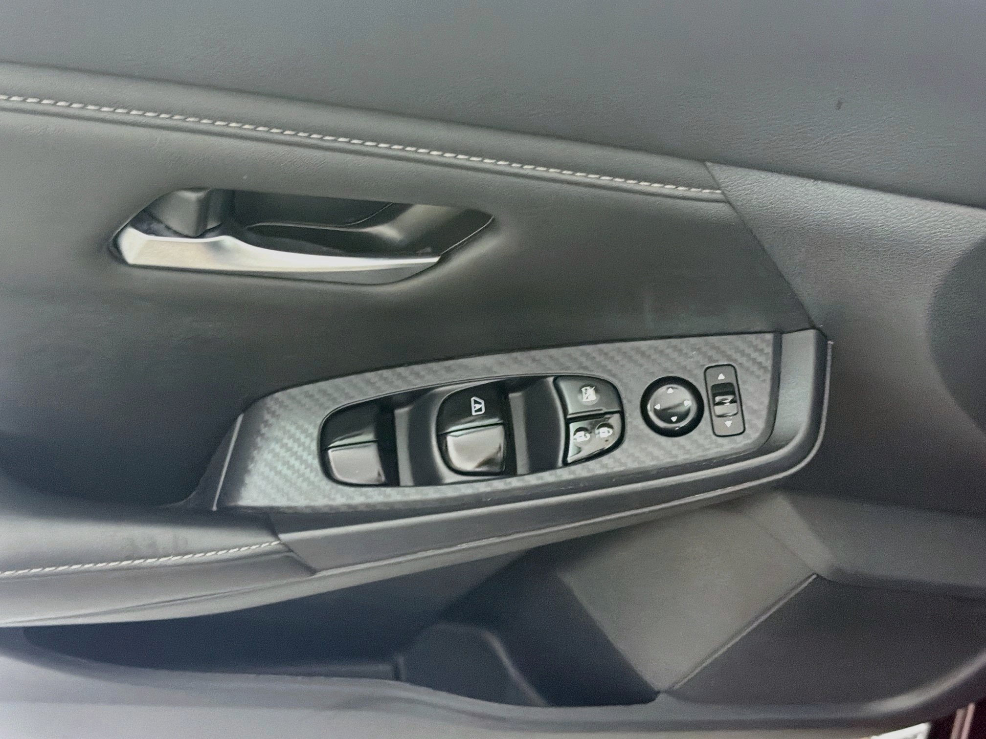 Used 2025 Nissan Sentra SV FWD image 15