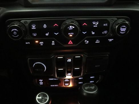 Used 2021 Jeep Wrangler Unlimited Rubicon w/ Xtreme Recon 35" Tire Package AWD/4WD image 22