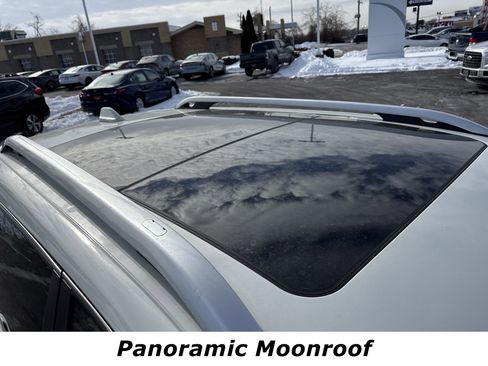 Used 2019 Jeep Cherokee Overland w/ Technology Group image 11