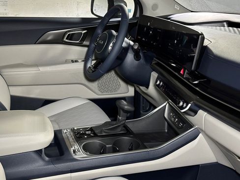 New 2025 Kia Carnival SX image 12