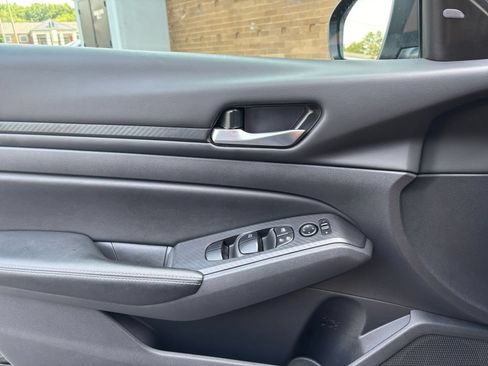 Used 2025 Nissan Altima 2.5 SV FWD image 18