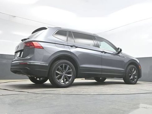 Used 2022 Volkswagen Tiguan SE w/ Panoramic Sunroof Package AWD/4WD image 32