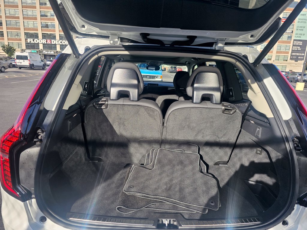 Certified 2025 Volvo XC90 B5 Plus AWD/4WD image 33