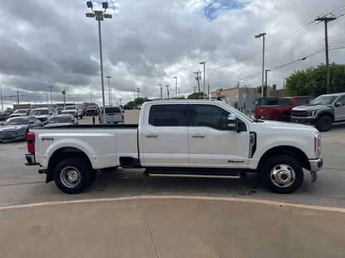 Used 2023 Ford F350 Lariat w/ Tow Technology Package image 4