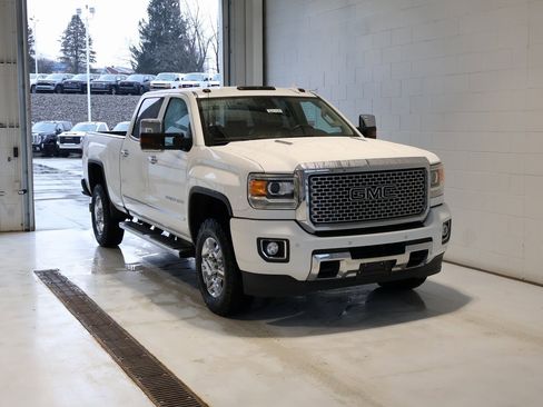 Used 2016 GMC Sierra 3500 Denali w/ Duramax Plus Package image 2