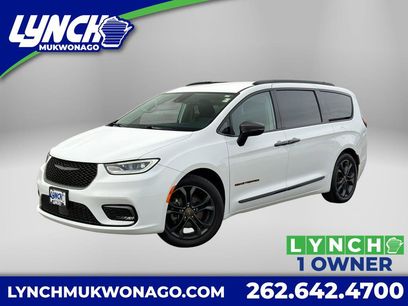Used 2024 Chrysler Pacifica Touring-L w/ Road Tripper Package