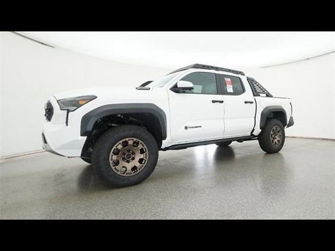 Used 2025 Toyota Tacoma Trailhunter image 17