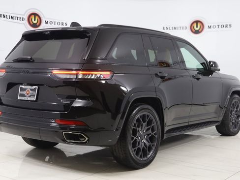 Used 2024 Jeep Grand Cherokee Summit AWD/4WD image 3