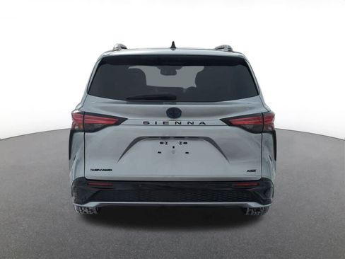 Used 2025 Toyota Sienna XSE image 5