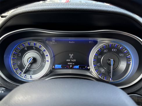 Used 2018 Chrysler 300 Limited w/ Safetytec Plus Group image 20