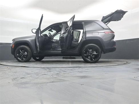 New 2025 Jeep Grand Cherokee Altitude image 52