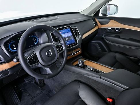 Certified 2024 Volvo XC90 B5 Plus image 6