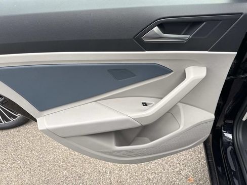 New 2025 Volkswagen Jetta SE FWD image 9