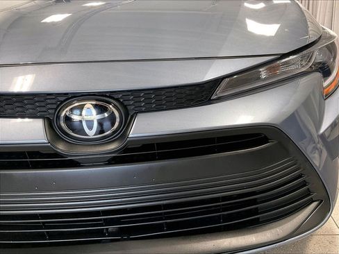 Used 2025 Toyota Corolla LE FWD image 31