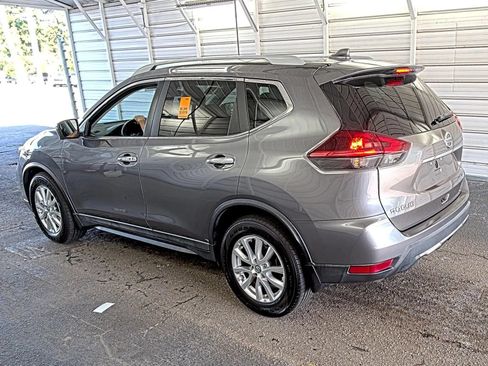 Used 2018 Nissan Rogue SV w/ Premium Package FWD image 2