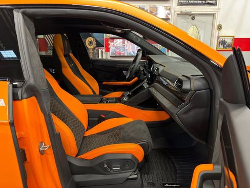 Used 2022 Lamborghini Urus image 18