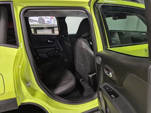 Used 2018 Jeep Renegade Altitude AWD/4WD image 16