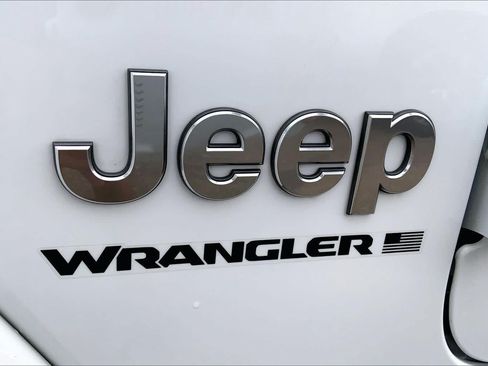 Used 2024 Jeep Wrangler Unlimited Sahara AWD/4WD image 31