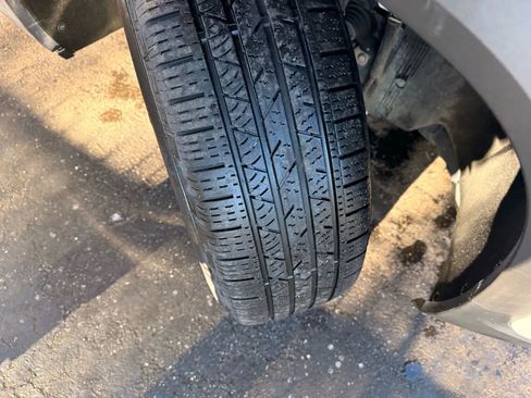 Used 2022 GMC Acadia SLT w/ LPO, Floor Liner Package image 41