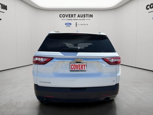 Used 2018 Chevrolet Traverse LT w/ LPO, Cargo Package FWD image 3
