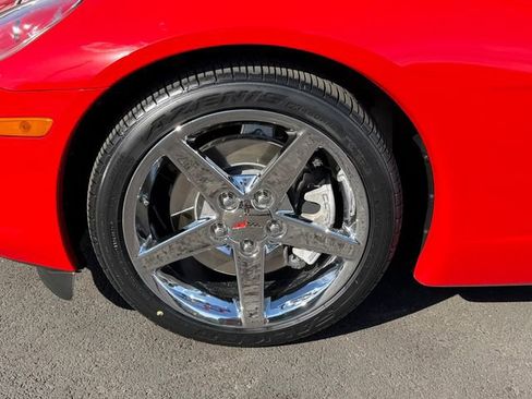 Used 2007 Chevrolet Corvette Coupe w/ Preferred Equipment Group RWD image 24