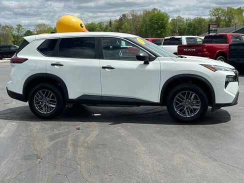 Used 2024 Nissan Rogue S AWD/4WD image 41