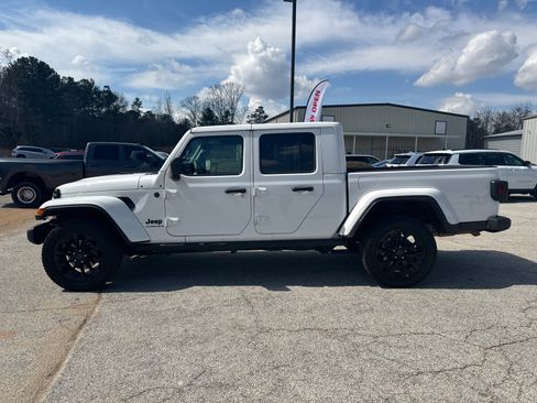 Used 2024 Jeep Gladiator Sport AWD/4WD image 8