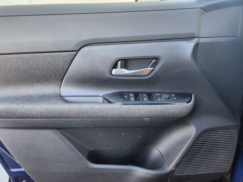 Used 2025 Nissan Kicks SV image 17