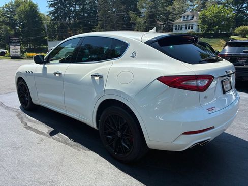 Used 2019 Maserati Levante AWD/4WD image 8