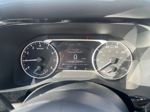 Used 2024 Nissan Pathfinder SV w/ SV Premium Package image 15