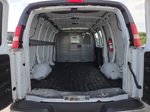 Used 2015 GMC Savana 2500 RWD image 7