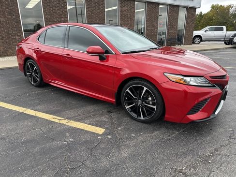 Used 2019 Toyota Camry XSE image 4