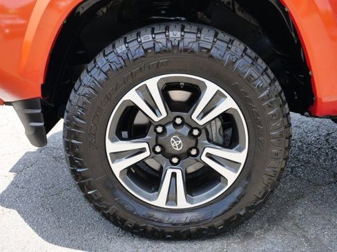 Used 2017 Toyota Tacoma TRD Sport w/ Premium & Technology Package AWD/4WD image 12