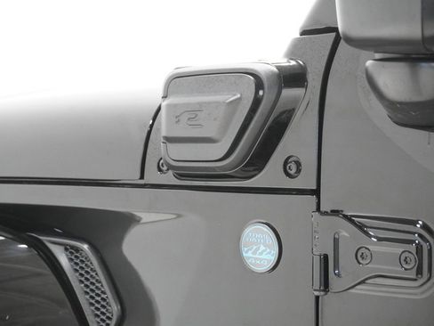 Used 2025 Jeep Wrangler Unlimited Sahara image 8