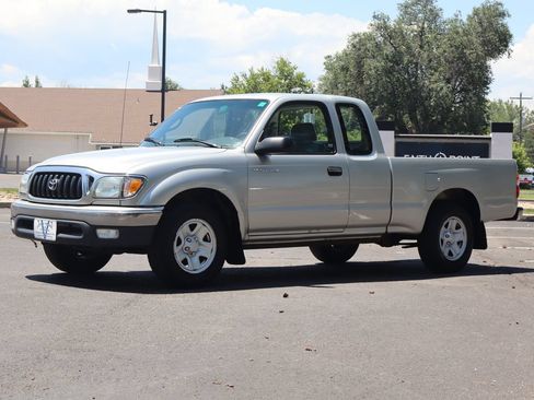 Used 2002 Toyota Tacoma 2WD Xtracab w/ SR5 Pkg w/ Chrome Pkg image 11