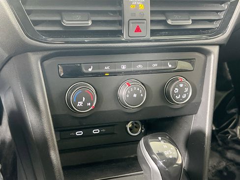 Used 2022 Volkswagen Taos SE image 15