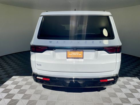 Certified 2025 Jeep Wagoneer 4WD image 4