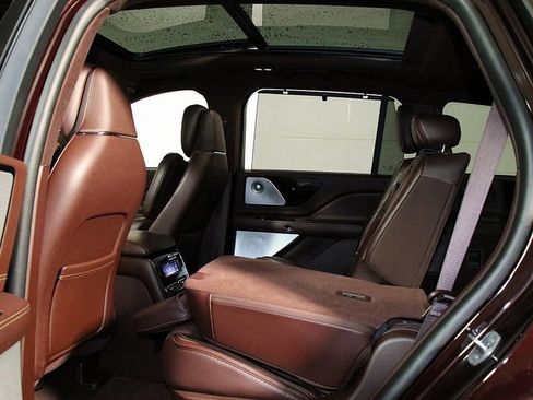 Used 2023 Lincoln Aviator Black Label w/ Class IV Trailer Tow Package image 15