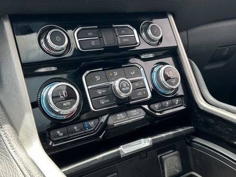 Used 2021 GMC Yukon Denali w/ Denali Premium Package AWD/4WD image 50
